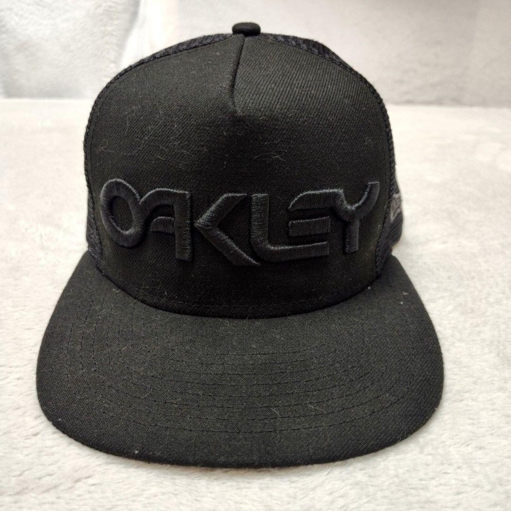 Oakley New Era Hat Cap Trucker Snap Back Mens Black Out Mesh Back Surf Skate